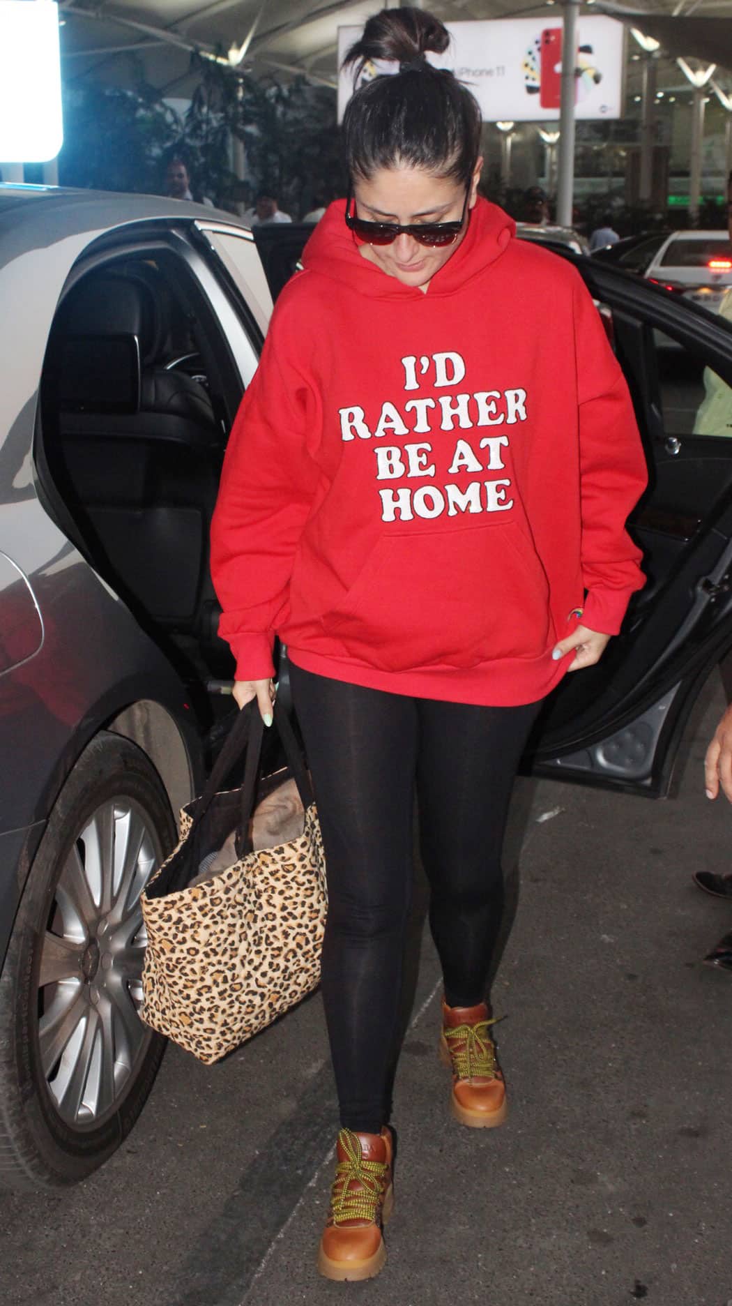 Photo Gallery: Kareena Kapoor Khans red sweatshirt shouts would