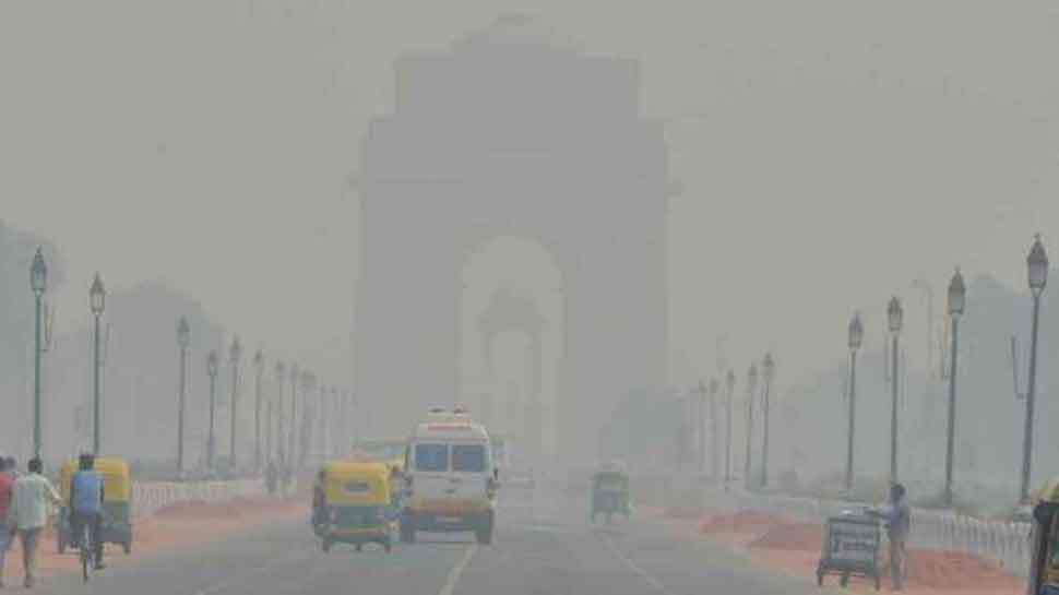Dense fog engulfs Delhi, AQI dips to &#039;hazardous&#039; level