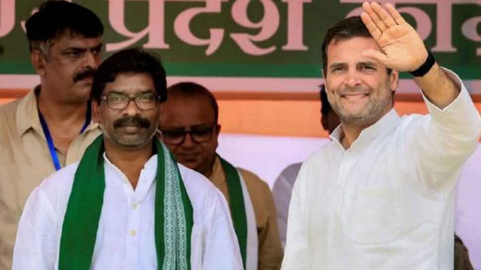 Congress-JMM supporters celebrate early lead of the alliance in Jharkhand