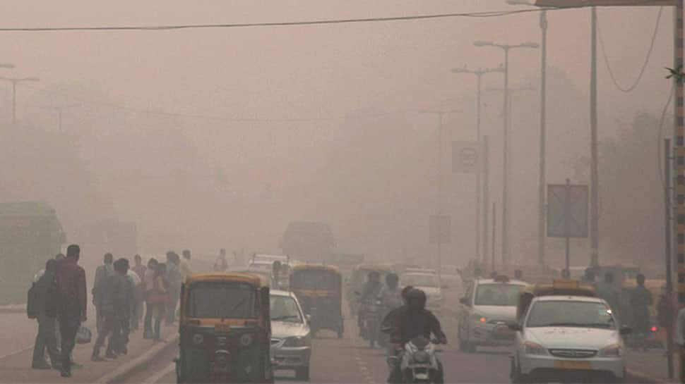 Delhi air quality falls to &#039;very poor&#039; category, AQI dips to 363