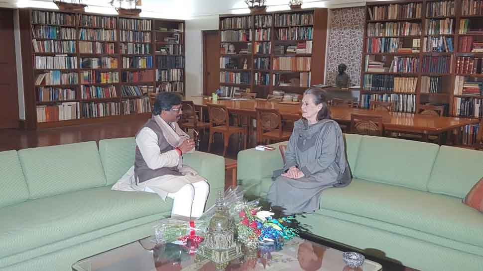 Jharkhand CM-designate Hemant Soren meets Sonia Gandhi, invites her for his swearing-in ceremony