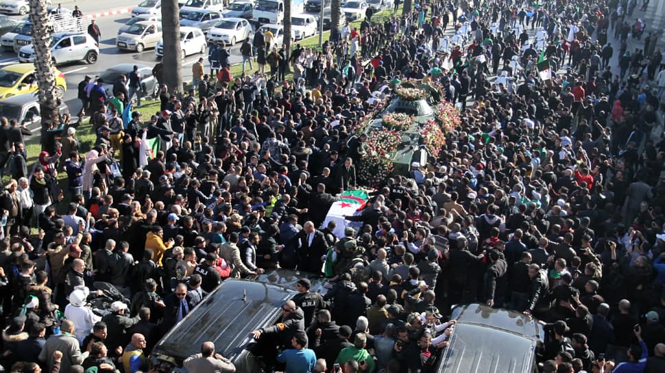 Hundreds of thousands turn out to mourn Algeria&#039;s powerful army chief