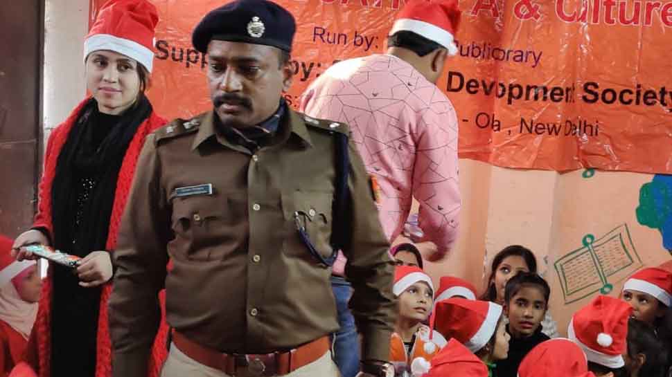 Southeast Delhi DCP Chinmoy Biswal plays Santa Claus, celebrates Christmas with kids in Jamia Nagar