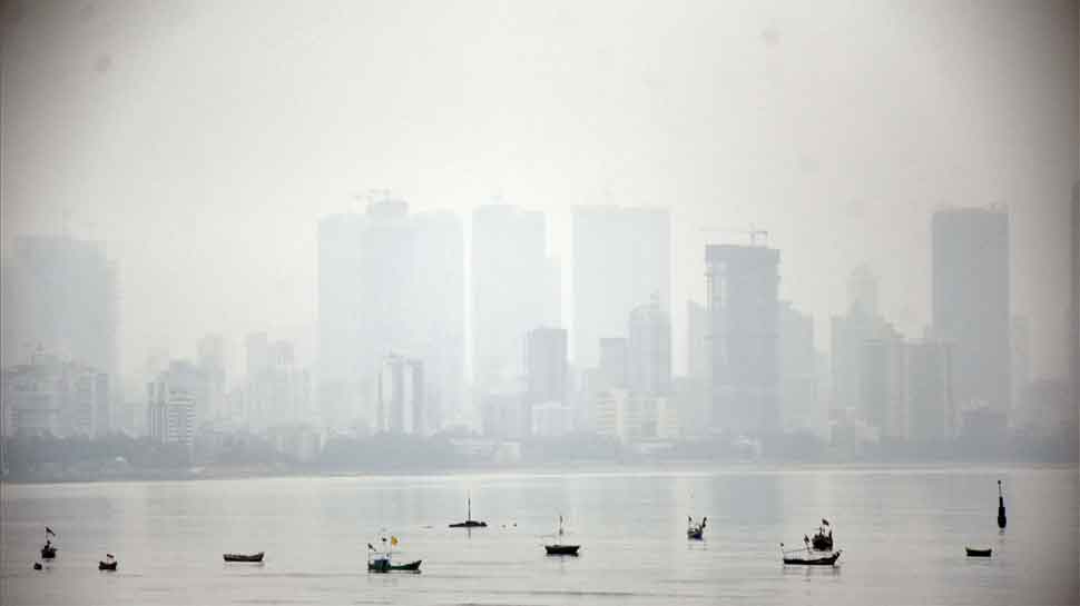 Delhi: Four flights diverted, two dozen trains delayed due to low visibility