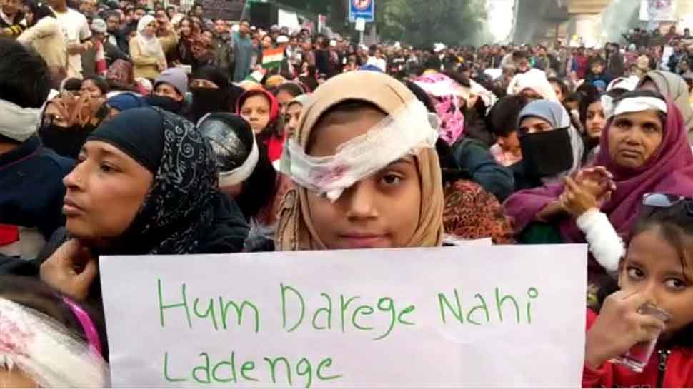 One eye &#039;bandaged&#039;, Jamia students continue anti-CAA protests on 17th day 