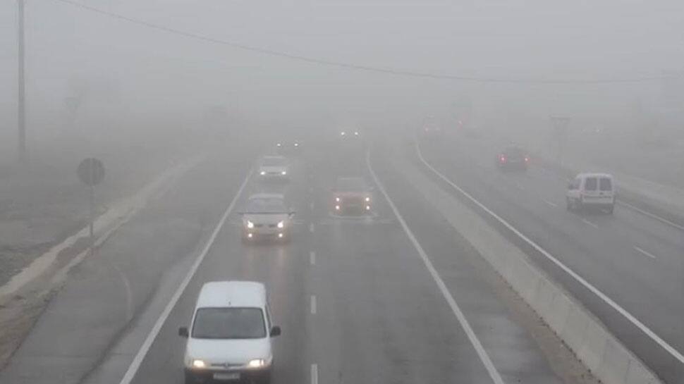 Weather alert: Delhi Police asks motorists to 'use low-beam headlights' in foggy conditions