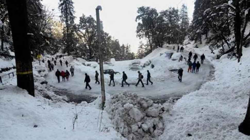 Cold wave grips Himachal Pradesh, Uttar Pradesh, disrupts normal life