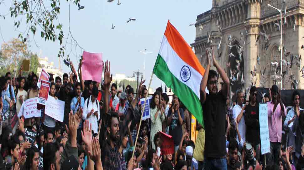 JNU violence: Mumbai Police evicts protesters from Gateway of India to Azad maidan 