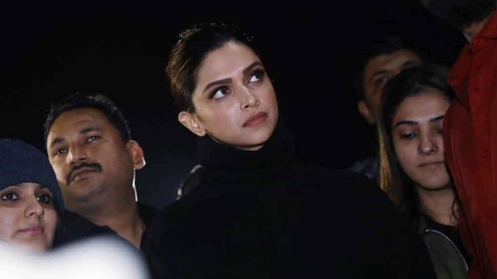 Deepika Padukone visits JNU after wrapping &#039;Chhapaak&#039; promotions in Delhi