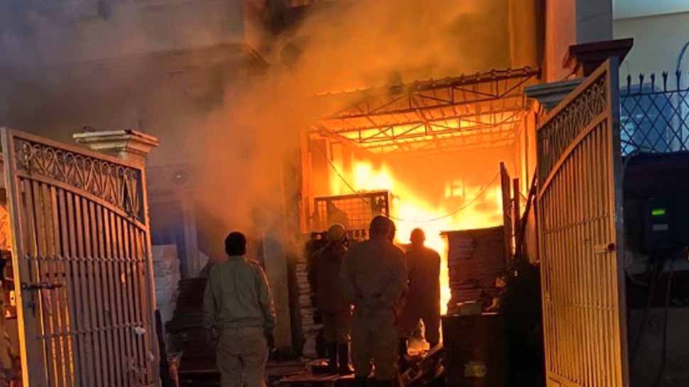 Major fire breaks out in Delhi&#039;s Patparganj Industrial area, 1 dead