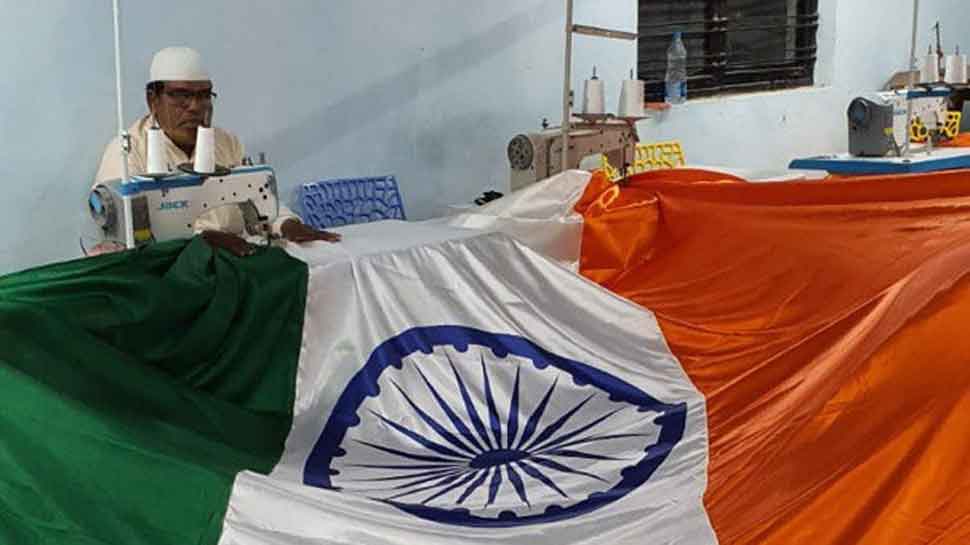 Anti-CAA protests lead to spurt in Indian flag&#039;s demand, Hyderabad makers fail to keep up