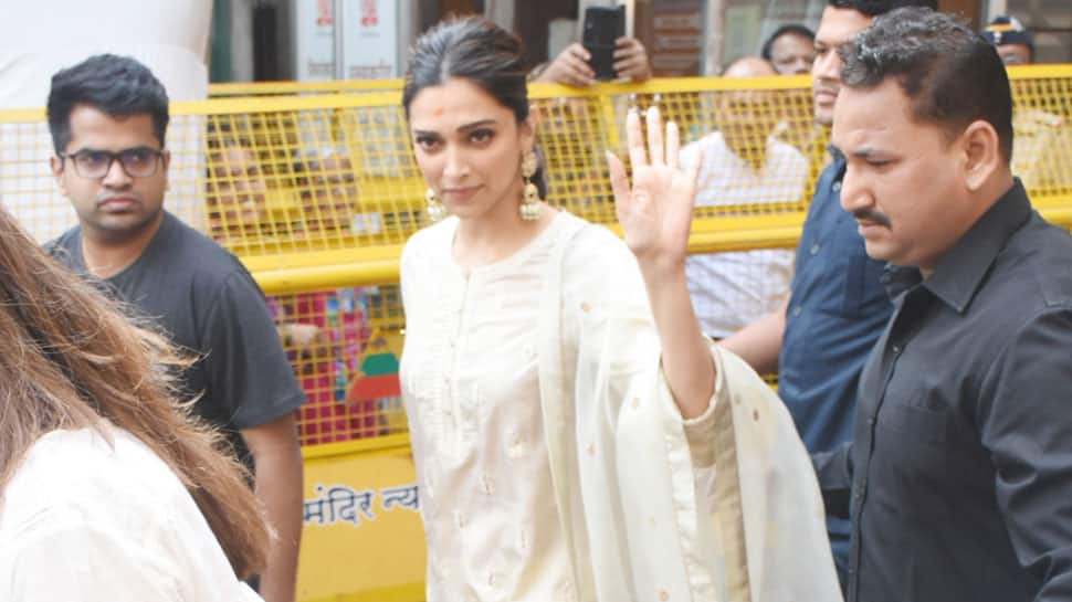 As &#039;Chhapaak&#039; opens in theatres, Deepika Padukone visits Siddhivinayak Temple - See pics