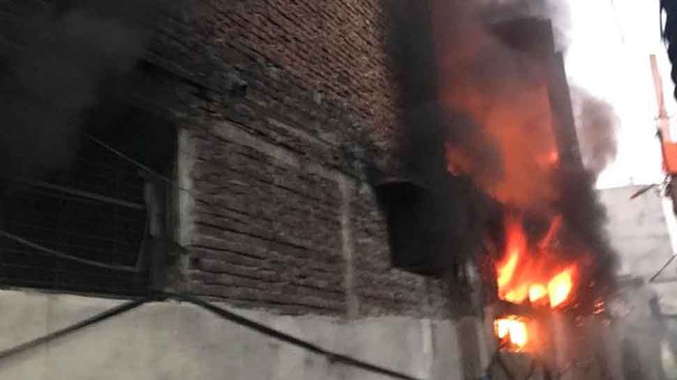 Fire breaks out at a shoe factory in Delhi&#039;s Mayapuri; fire tenders rushed to spot