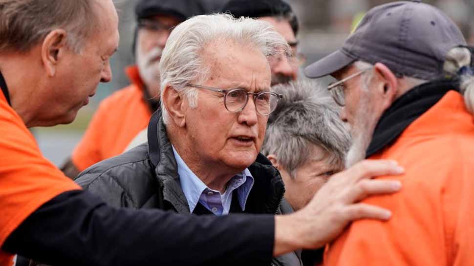 Martin Sheen recites &#039;Where the mind is without fear&#039; at climate protest in US