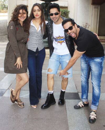 Varun Dhawan-Shraddha Kapoor's candid pic!
