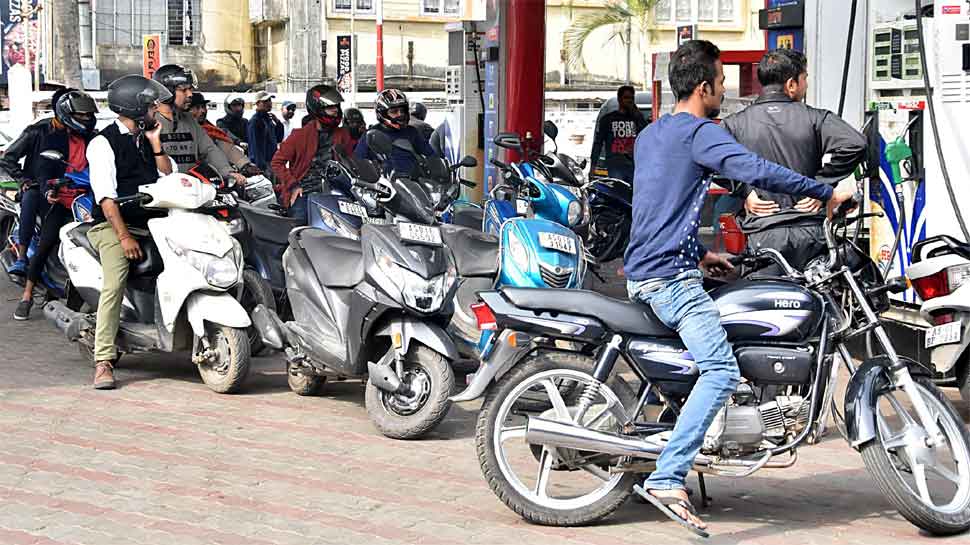 Petrol prices decrease for 3rd consecutive day, diesel rates stable
