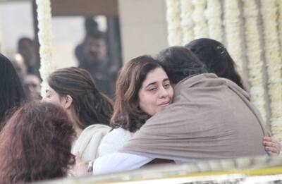 Natasha Nanda at mother's funeral 