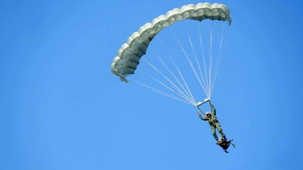 Airborne exercise by Army soldiers