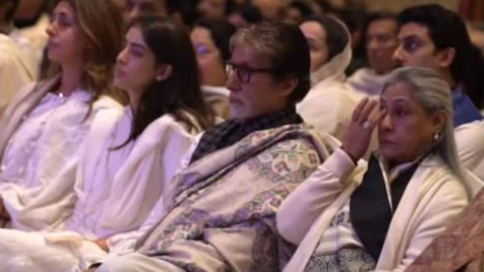 Shweta Bachchan Nanda breaks down at mother-in-law Ritu Nanda&#039;s prayer meet, Amitabh Bachchan, Rishi Kapoor pay emotional tributes 