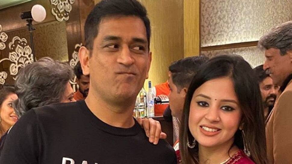 Sakshi Dhoni calls hubby Mahendra Singh Dhoni &#039;sweetie&#039;, video goes viral - Watch 