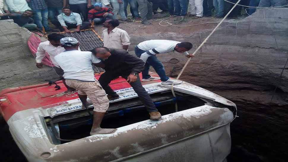 26 killed in Nashik bus-auto collision, NDRF ends rescue operation