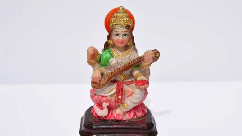 Basant Panchami 2020: You can pay tribute to Goddess Saraswati by reciting this aarti!