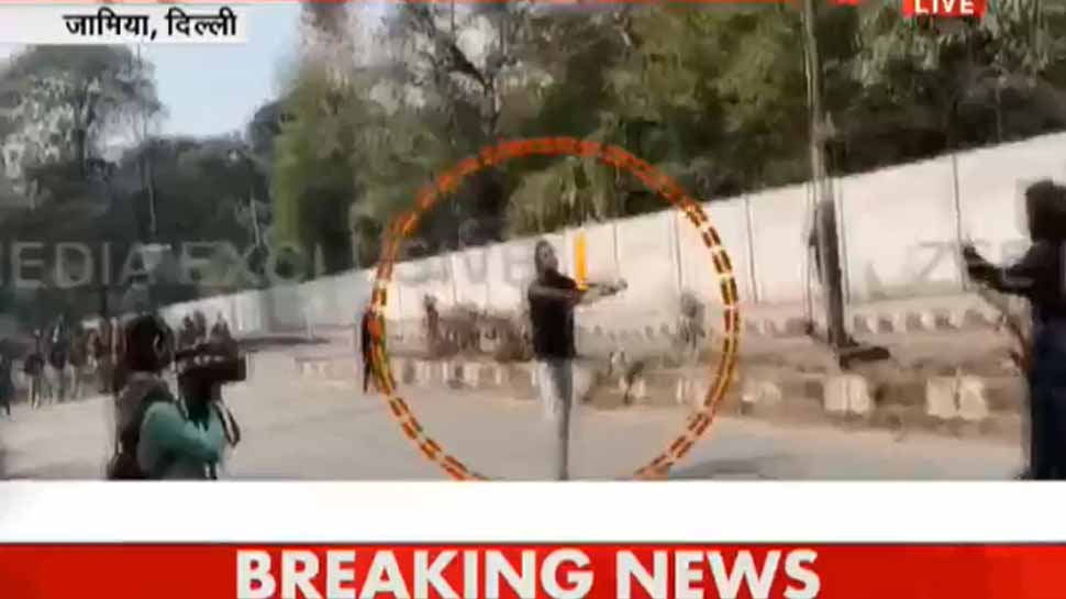 Breaking news: Delhi&#039;s Jamia shooter posts &#039;Azadi de raha hun&#039;, &#039;Shaheen Bagh Khel khatm&#039; on Facebook before opening fire