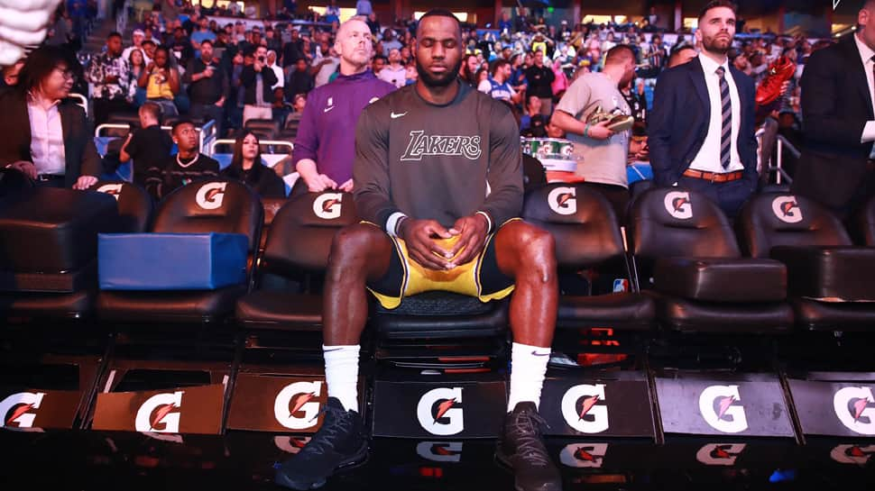 LeBron James gives heartfelt tribute to Kobe Bryant in pre-game ceremony