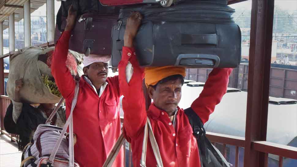 10 Delhi-bound trains running late as fog engulfs northern India