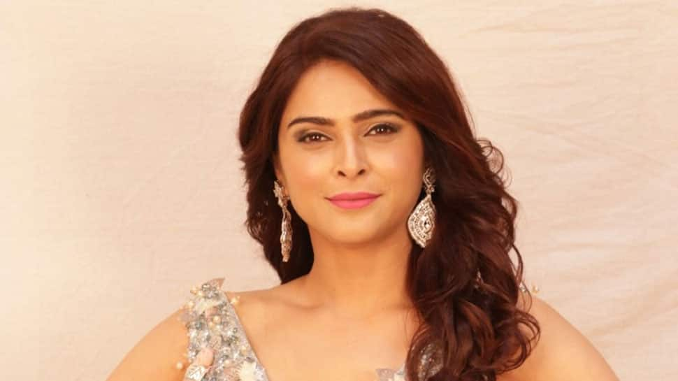 &#039;Bigg Boss 13&#039; ex-contestant Madhurima Tuli wows in new pictures