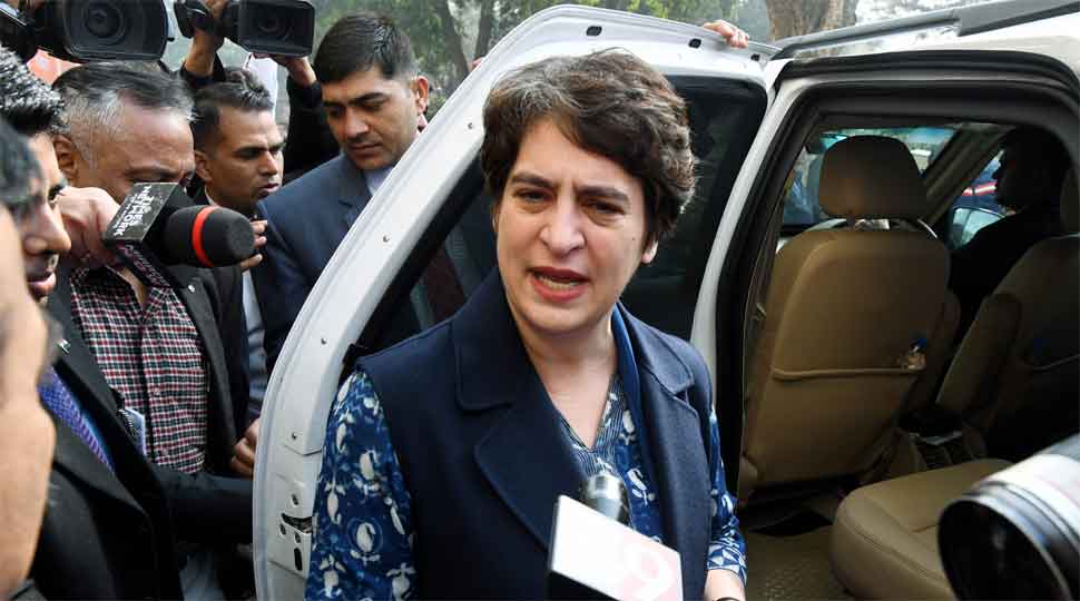 Priyanka Gandhi offers prayers at Varanasi&#039;s Ravidas temple 