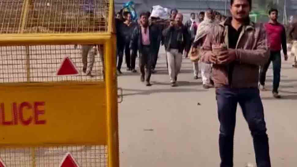 Shaheen Bagh protesters remove barricades to make way for funeral procession 