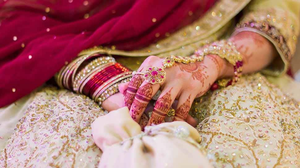 First wife gatecrashes hubby&#039;s third wedding in Pakistan; thrashes him