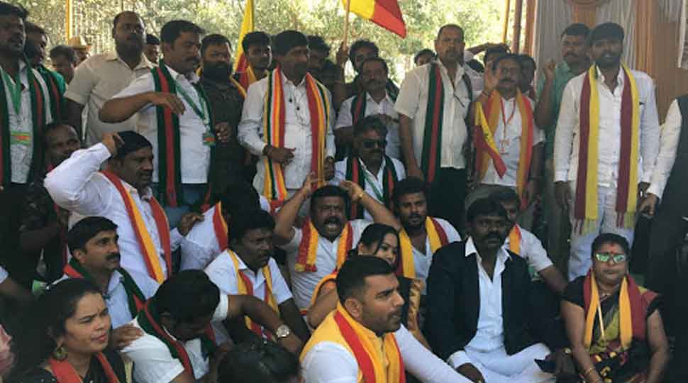 Karnataka bandh CM meets proKannada activists, urges them to call off