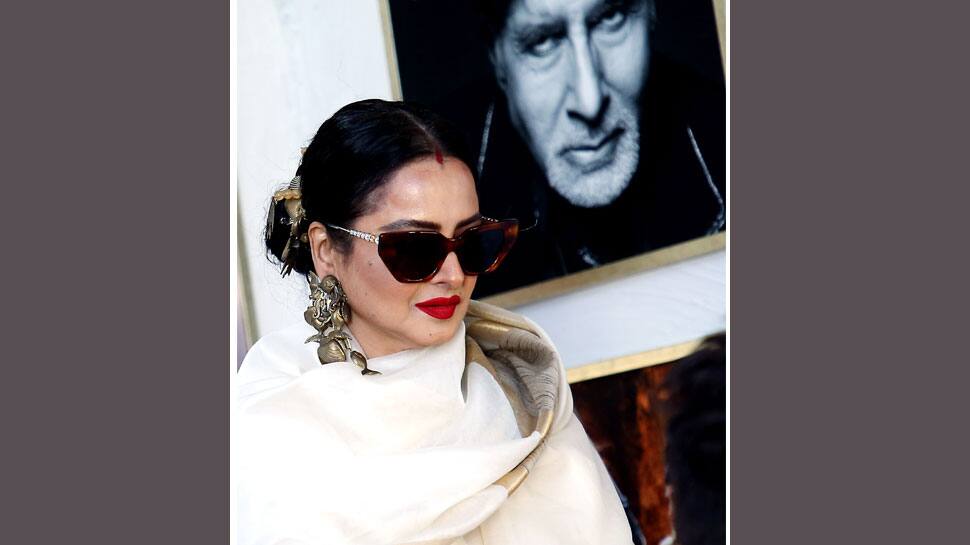 Rekha on posing next to Amitabh Bachchan&#039;s pic: &#039;Yahaan danger zone hai&#039;