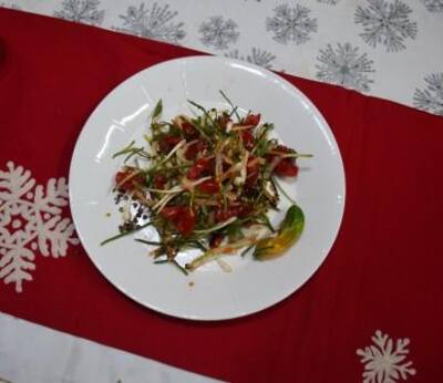 Tumpuluk chok (Salad of cherry tomato with herbs)