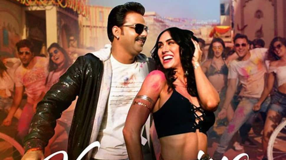 Pawan Singh and Lauren Gottlieb&#039;s latest Hindi Holi song &#039;Kamariya Hila Rahi Hai&#039; raises the temperature - Watch 