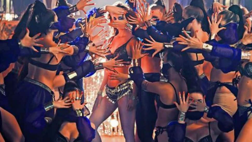 Disha Patani sets the internet ablaze with her dance moves and uber-glam look in &#039;Baaghi 3&#039; - Watch 