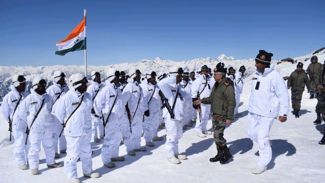 Army Chief General MM Naravane reviews Kashmir&#039;s security arrangements, asks soldiers to stay alert for any situation