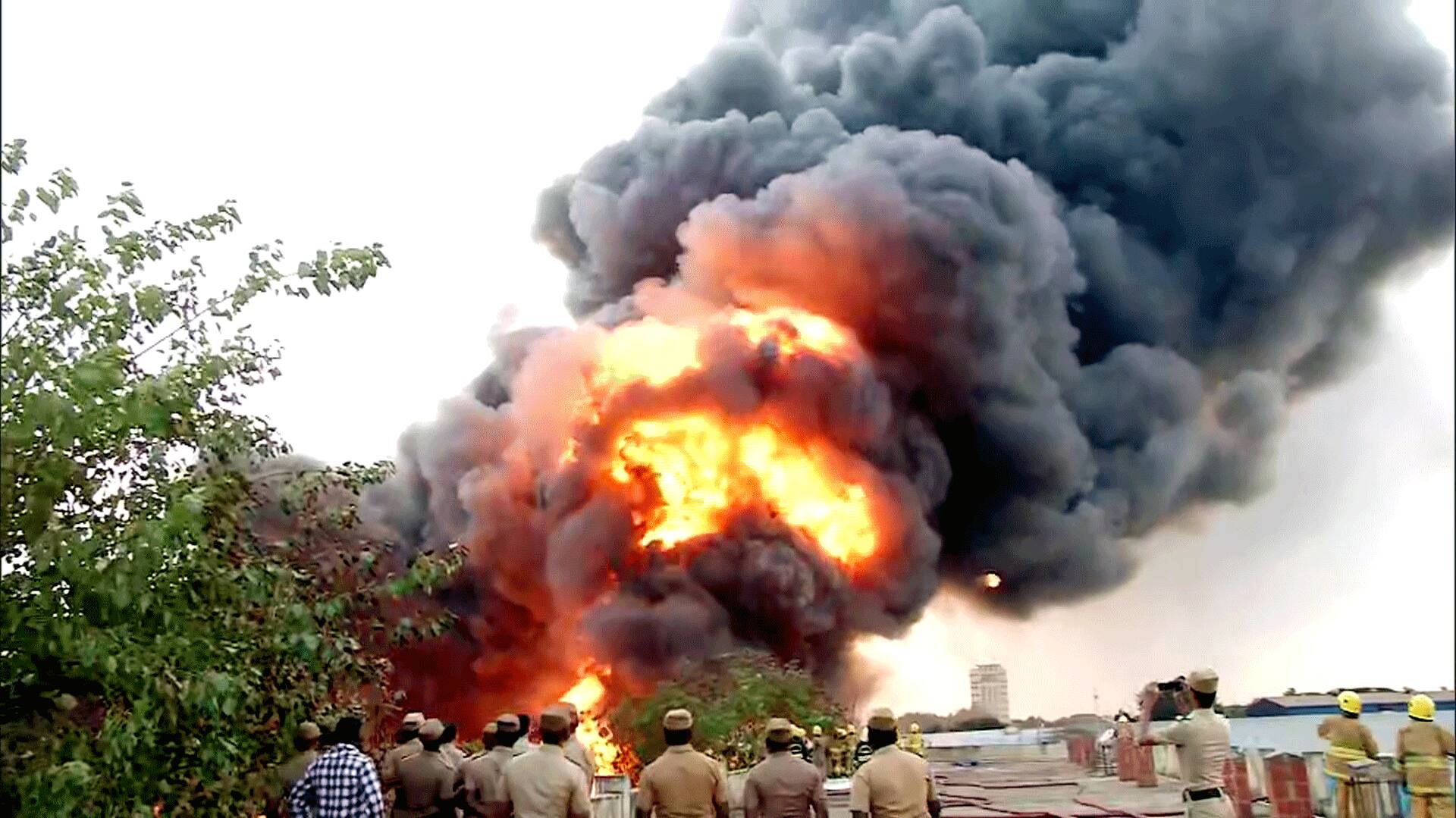 Fire breaks out at oil warehouse in Chennai, 26 fire tenders reach spot