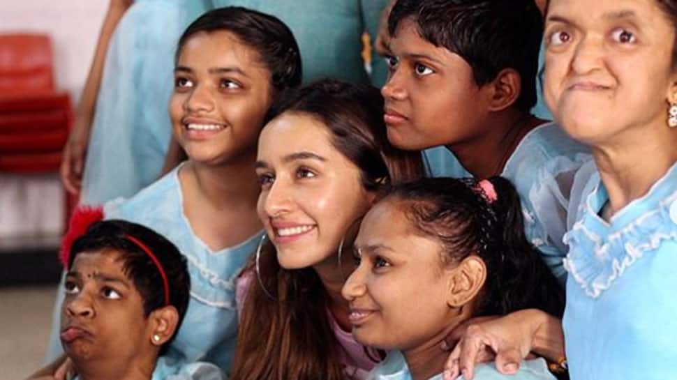 Shraddha Kapoor Makes Her Birthday Special Celebrates With Kids And Senior Citizens Pics People News Zee News Последние твиты от shraddha (@shraddhakapoor).