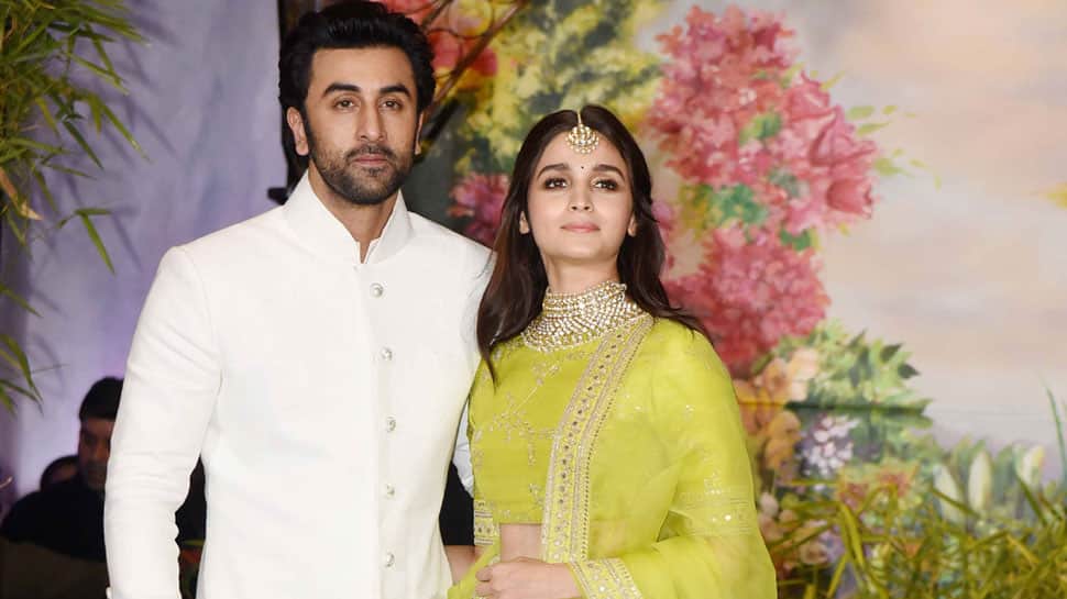 Alia Bhatt&#039;s phone wallpaper is of a pic of her with boyfriend Ranbir Kapoor - See here