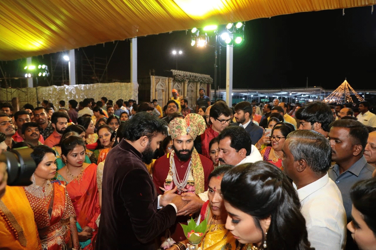 BJP leader B Sriramulu's daughter's wedding reception held at Palace Ground 