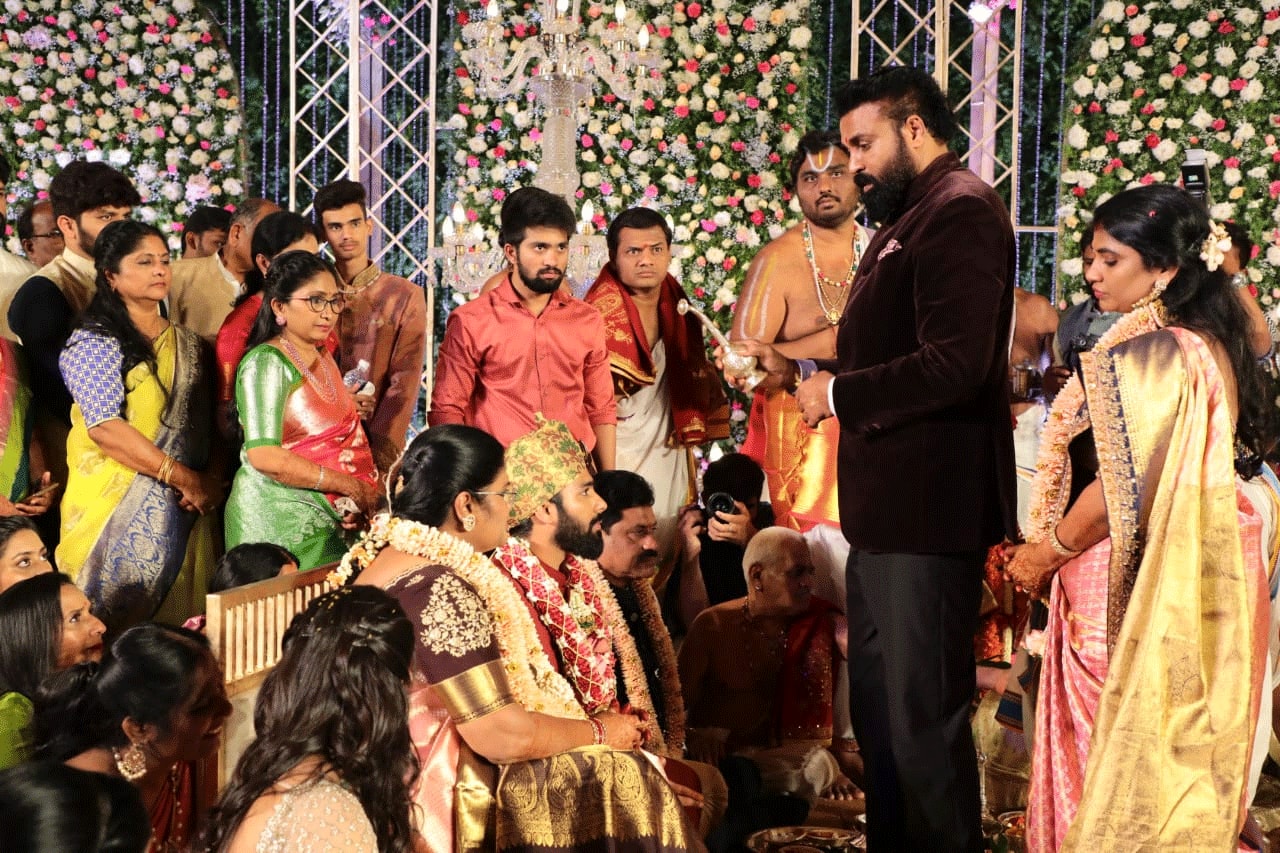 BJP leader B Sriramulu's daughter's wedding reception held at Palace Ground 