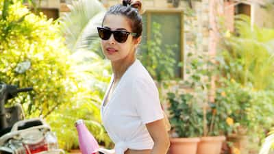 Malaika Arora looks hot in stylish yoga wear