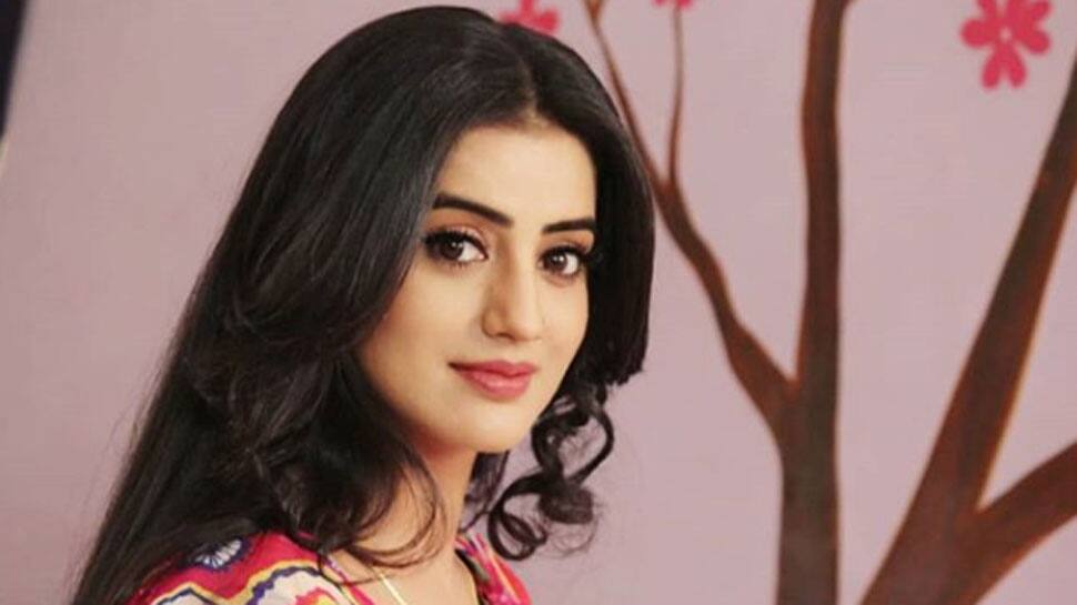 Akshara Singh's traditional look creates a storm online