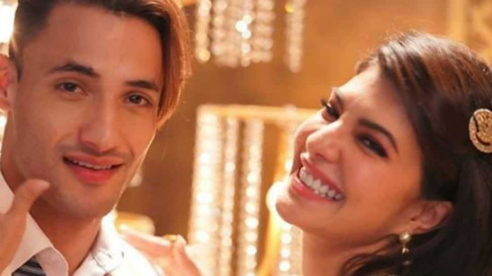 Jacqueline Fernandez teases a glimpse of her Holi-special song &#039;Mere Angne Mein&#039; with &#039;Bigg Boss 13&#039; runner-up Asim Riaz 