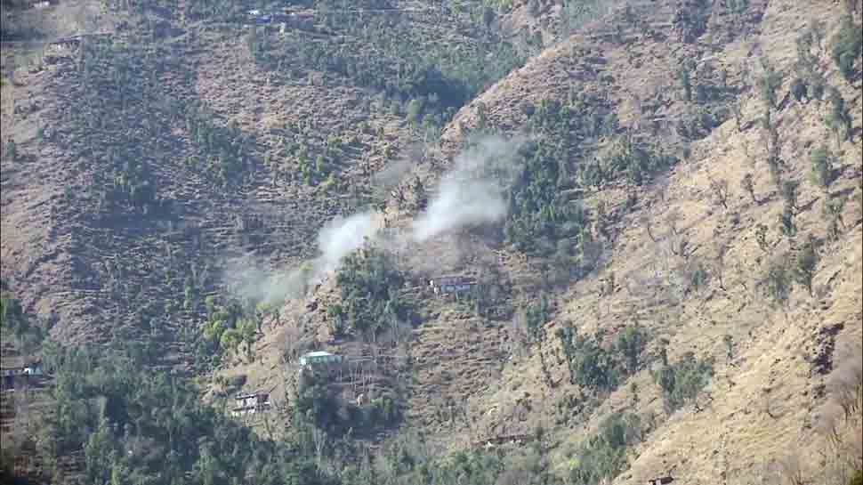 Pakistan fires on Indian posts along LoC in Jammu and Kashmir&#039;s Poonch for second consecutive day