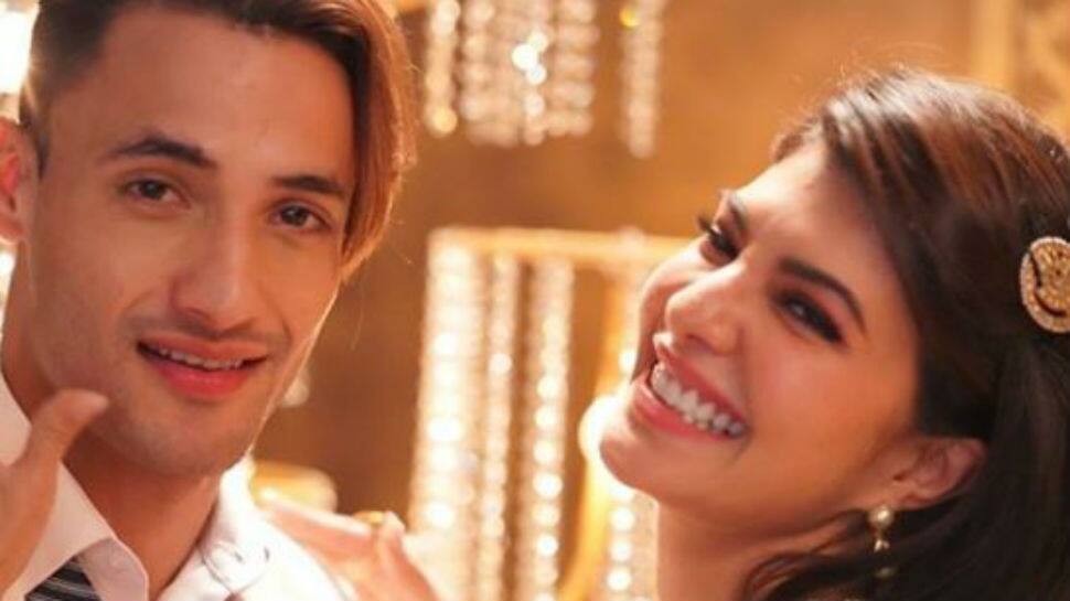 &#039;Mere Angne Mein&#039;: Jacqueline Fernandez and Asim Riaz recreate this class song for our peppy Holi playlist