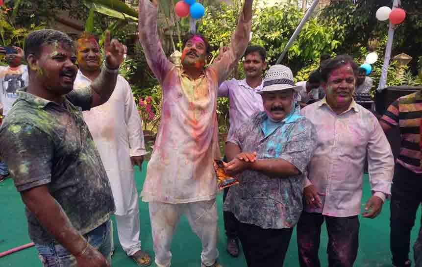 Odisha BJD MP Arup Pattnaik and MLA Prashanta Jagdev celebrate Holi